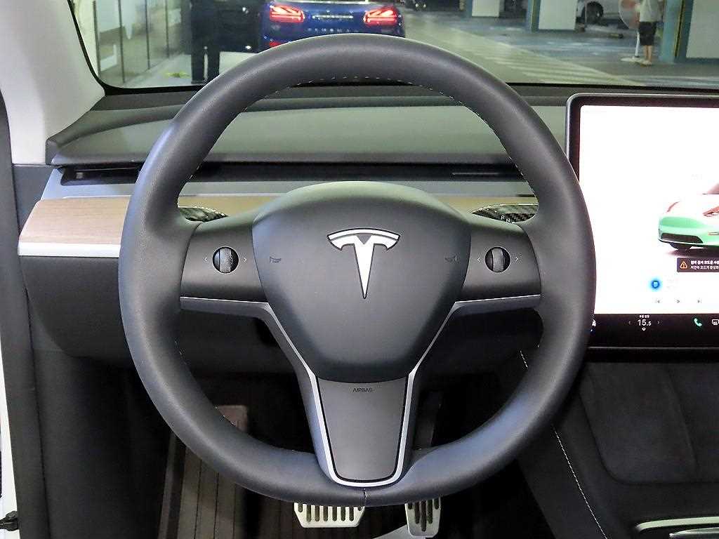 Tesla Model Y — photo 08