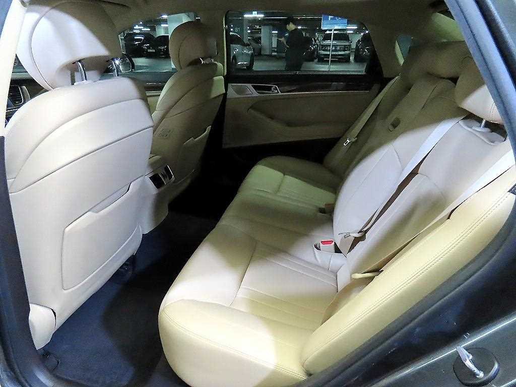 Genesis G80 — photo 07