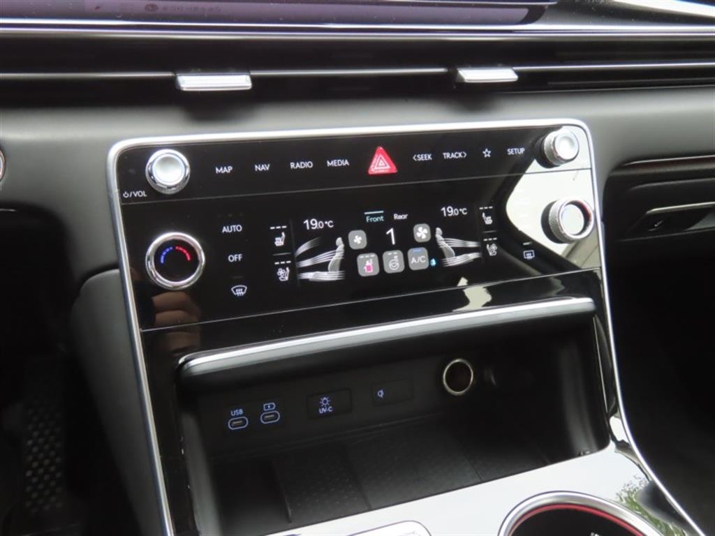 Genesis GV80 — photo 07