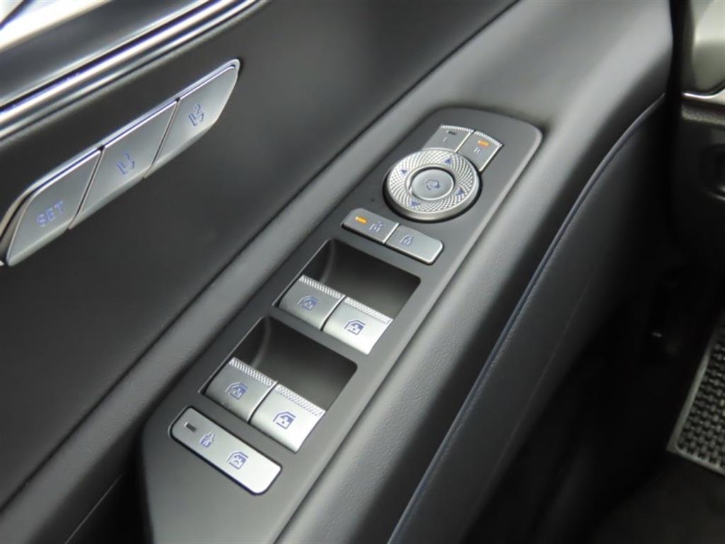 Genesis GV80 — photo 12