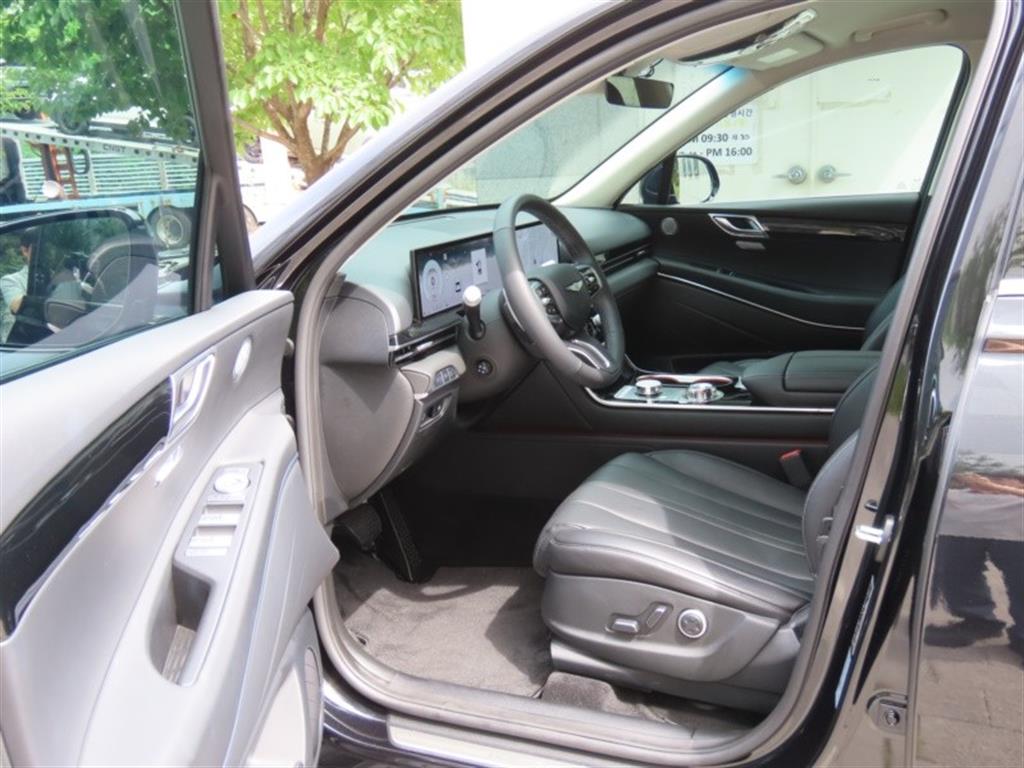 Genesis GV80 — photo 13