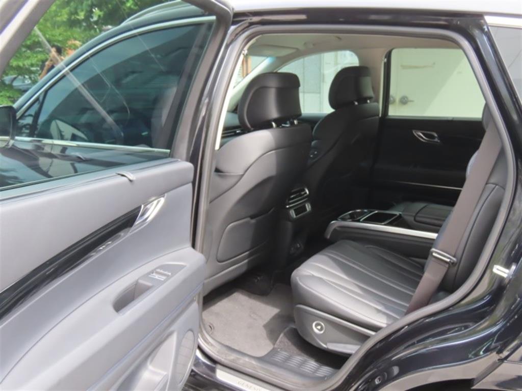 Genesis GV80 — photo 14