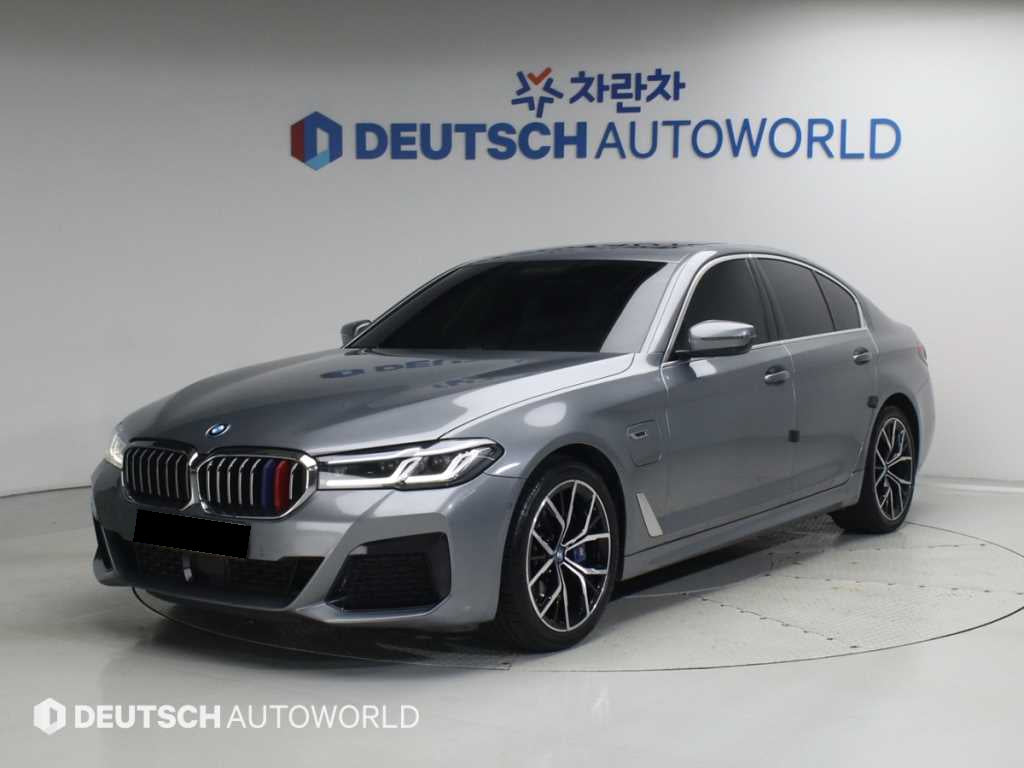 BMW 5-Series — photo 01