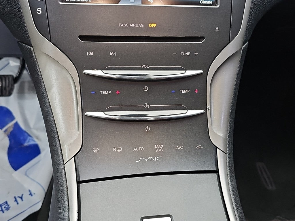 Lincoln MKZ — photo 10