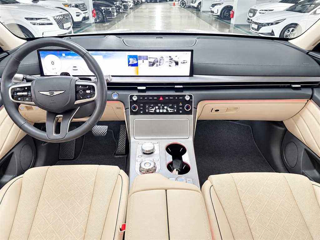 Genesis GV80 — photo 01
