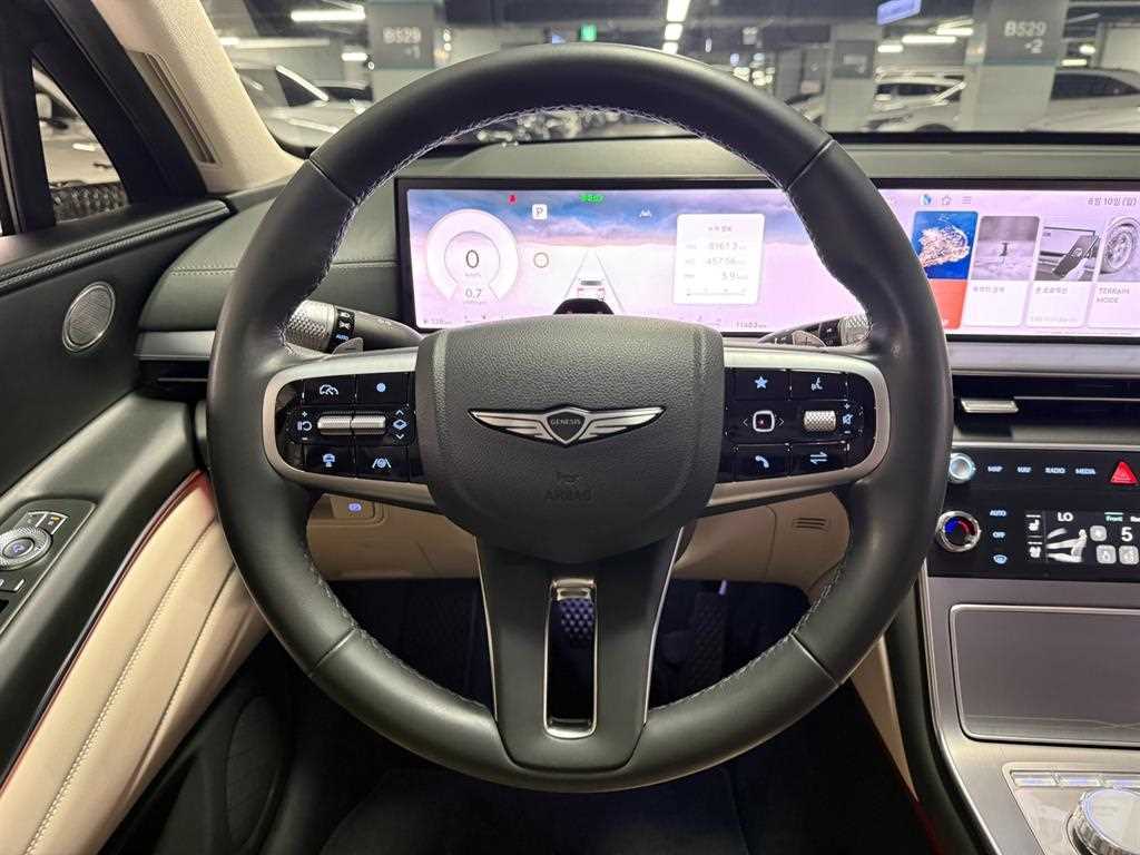 Genesis GV80 — photo 08