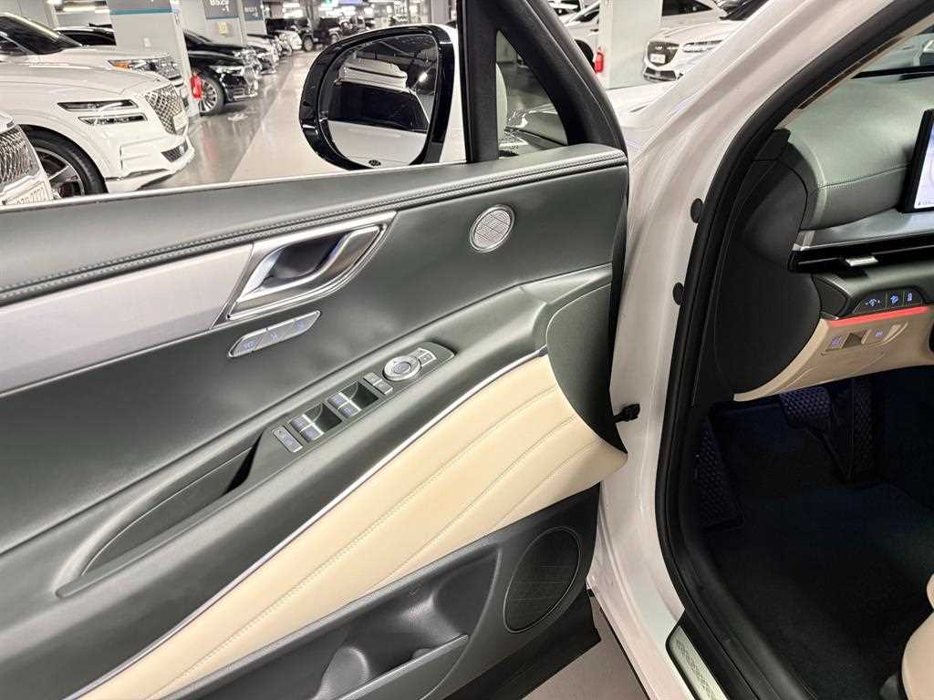 Genesis GV80 — photo 11