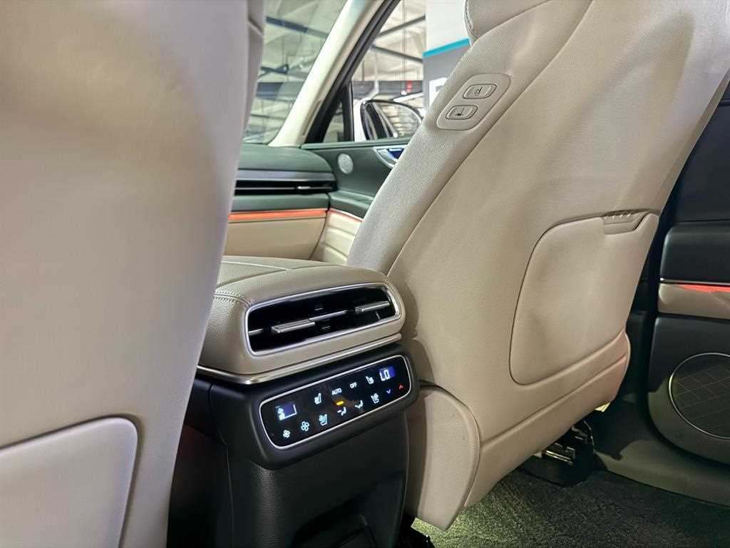 Genesis GV80 — photo 18