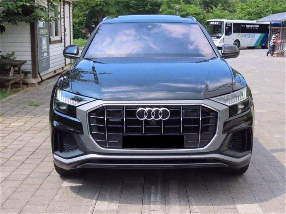 Audi Q8 — photo 01