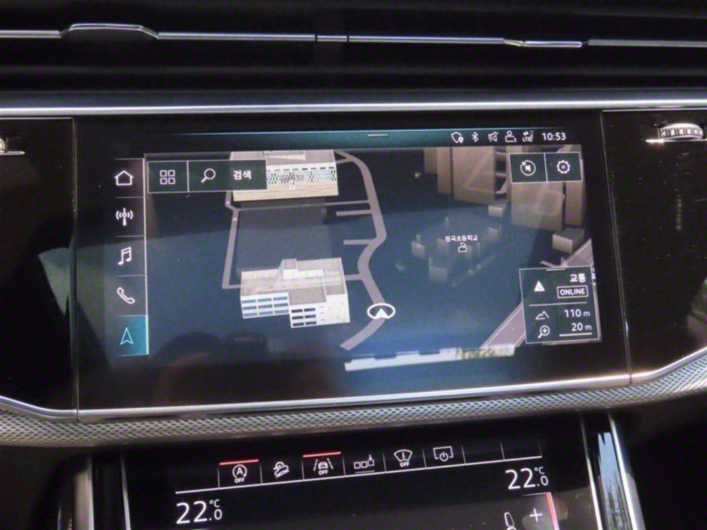 Audi Q8 — photo 08