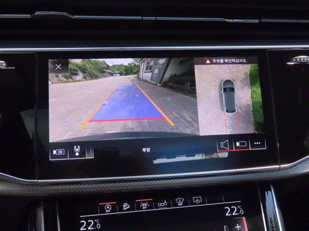 Audi Q8 — photo 09