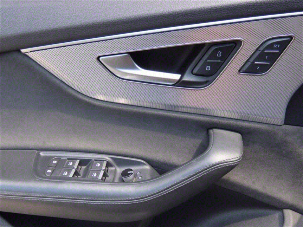 Audi Q8 — photo 12