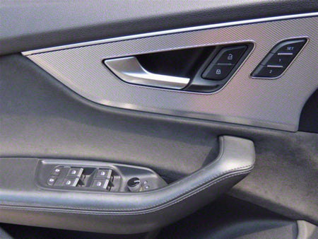 Audi Q8 — photo 12