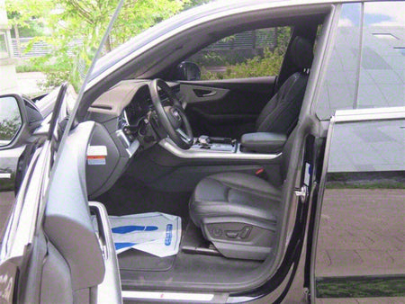Audi Q8 — photo 13