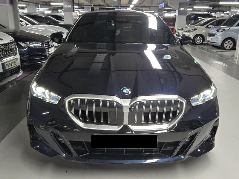 BMW 5-Series — photo 01