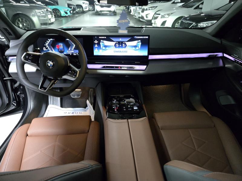 BMW 5-Series — photo 09