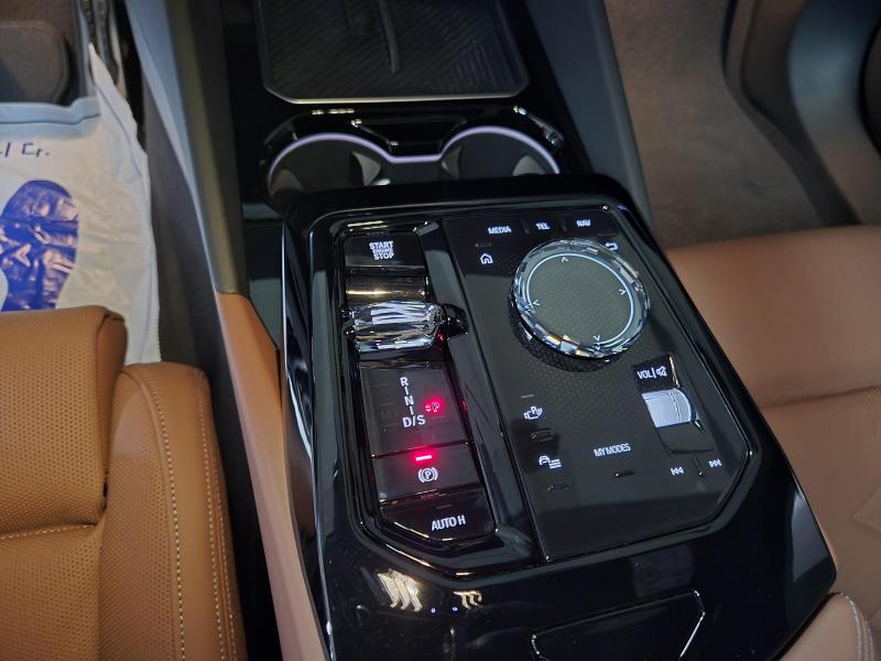 BMW 5-Series — photo 11