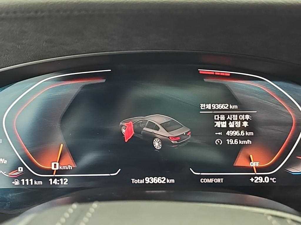 BMW 5-Series — photo 06
