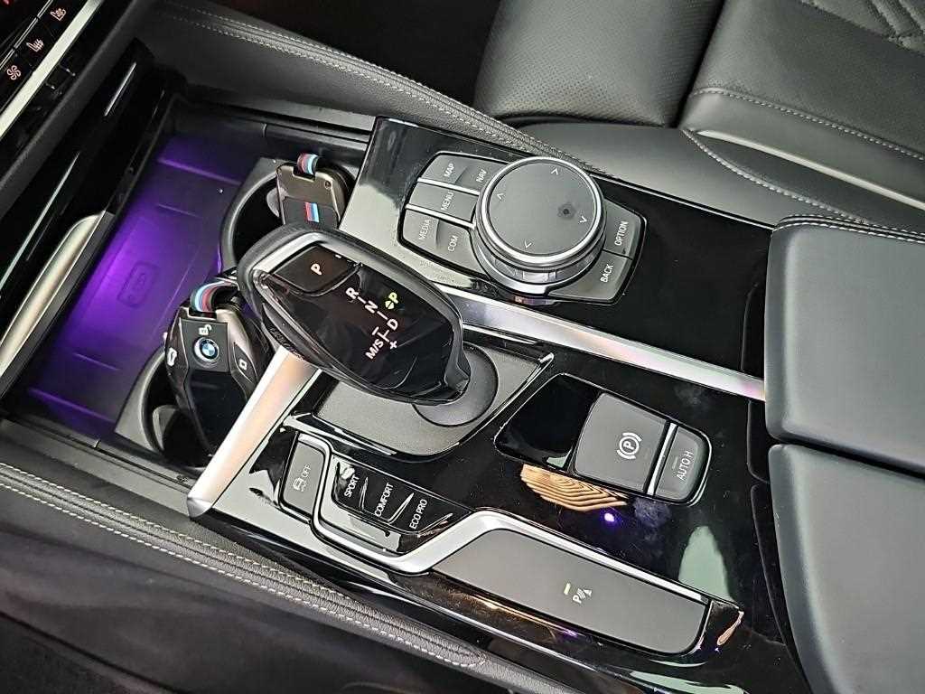 BMW 5-Series — photo 08