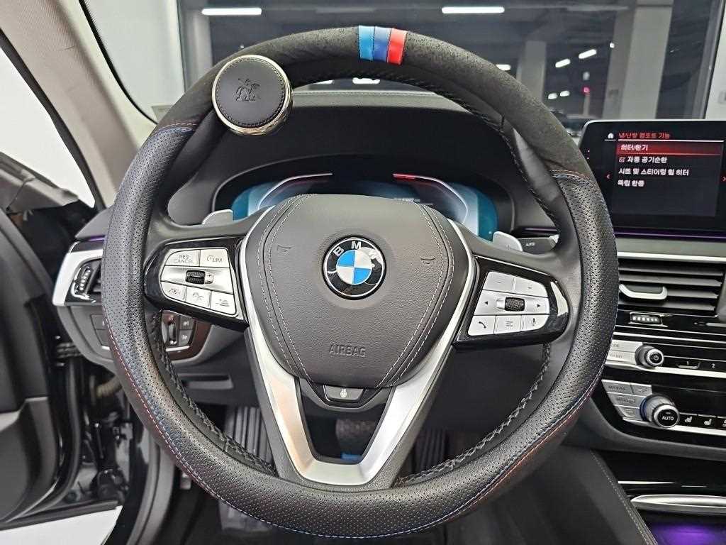 BMW 5-Series — photo 09