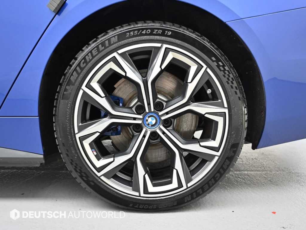 BMW i4 — photo 05