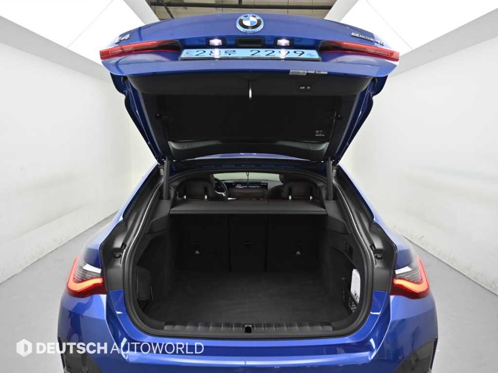BMW i4 — photo 19