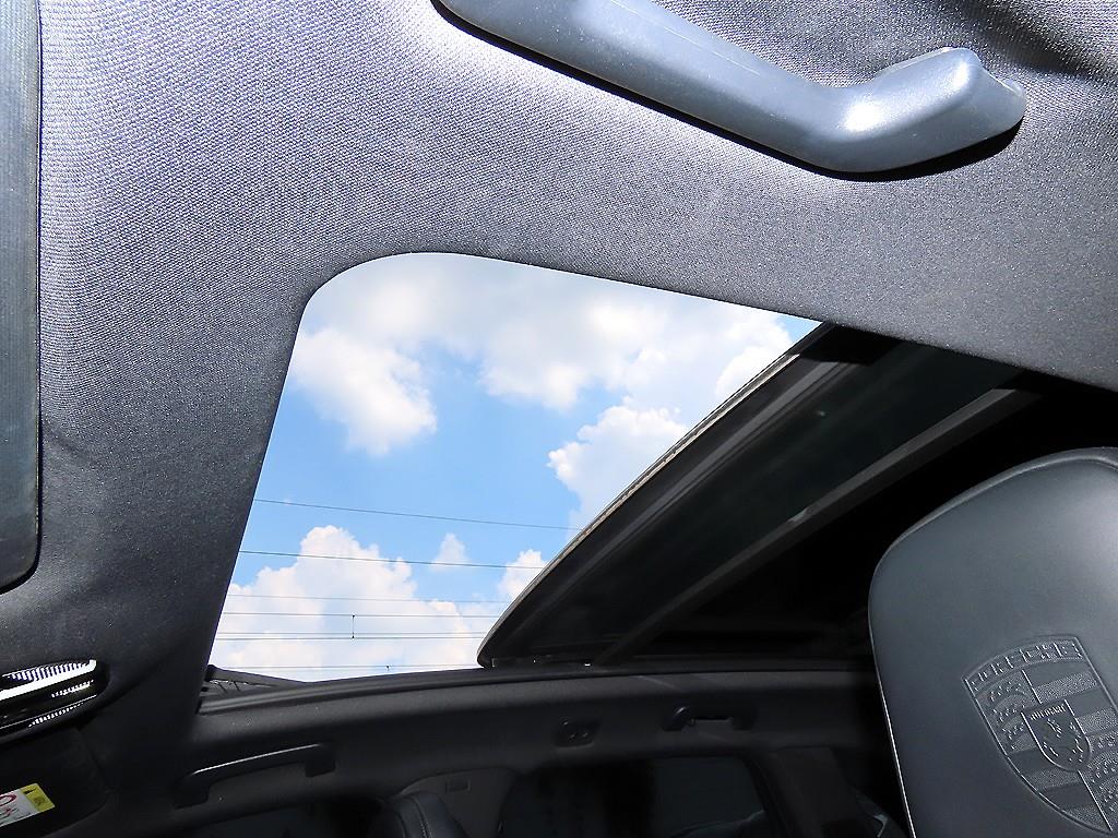 Porsche Cayenne — photo 16