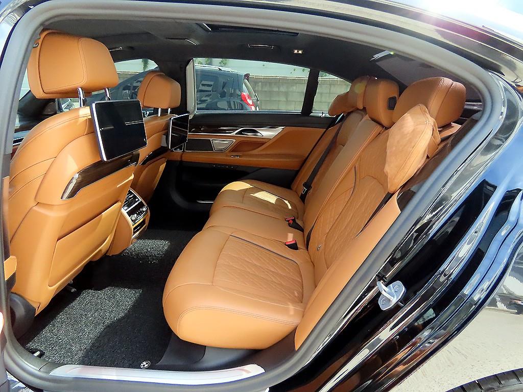 BMW 7-Series — photo 06
