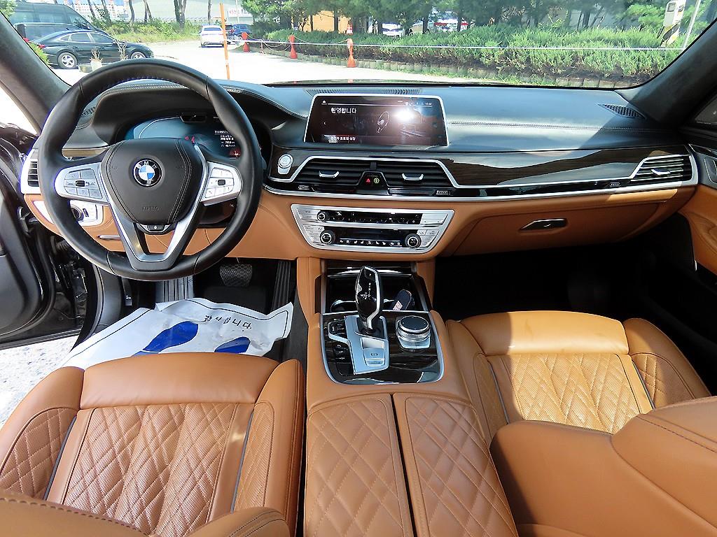 BMW 7-Series — photo 07