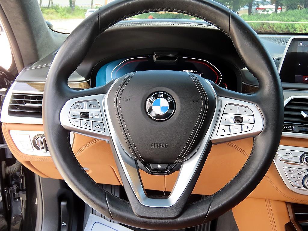 BMW 7-Series — photo 08