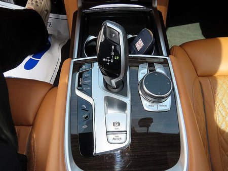 BMW 7-Series — photo 10