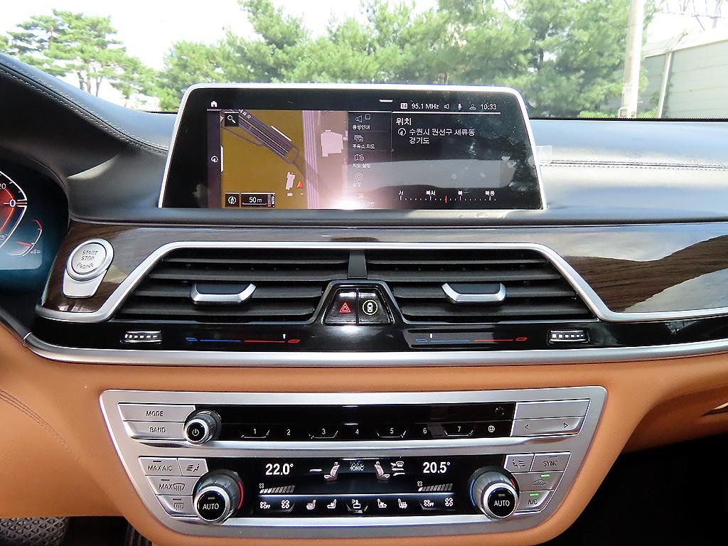 BMW 7-Series — photo 12
