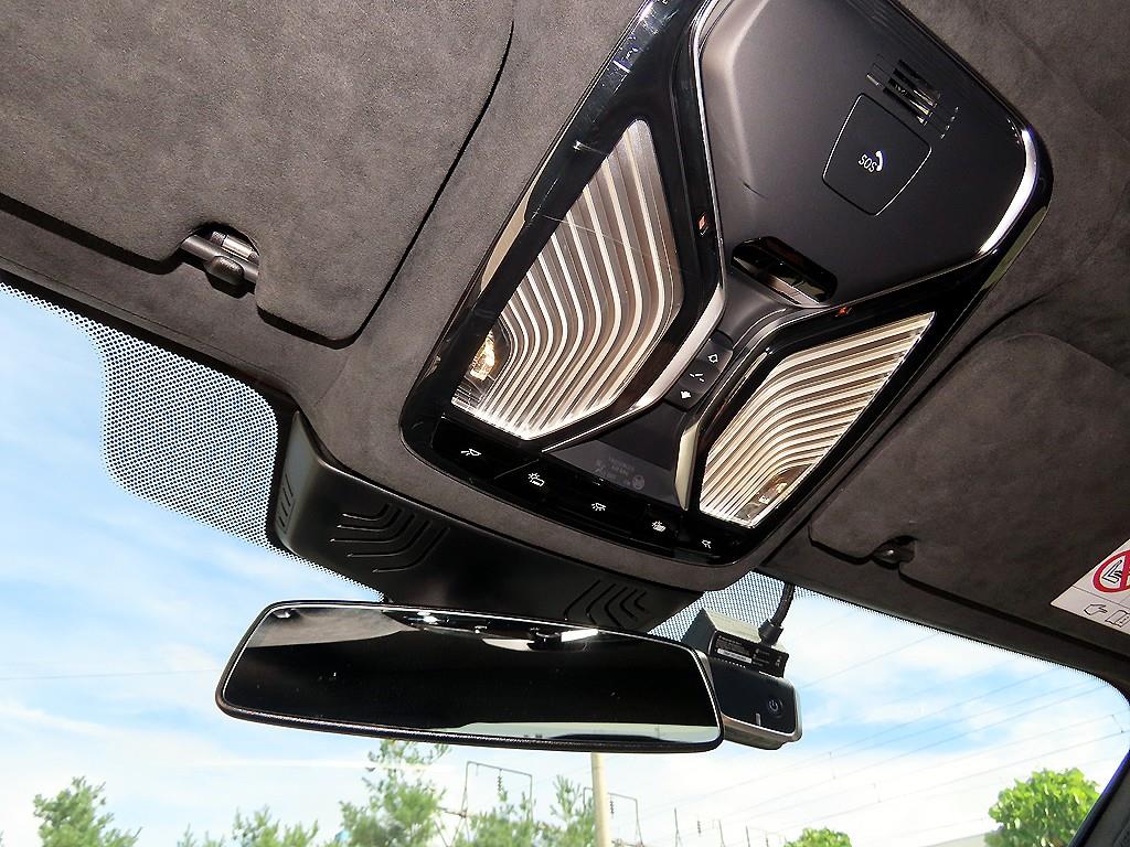 BMW 7-Series — photo 14