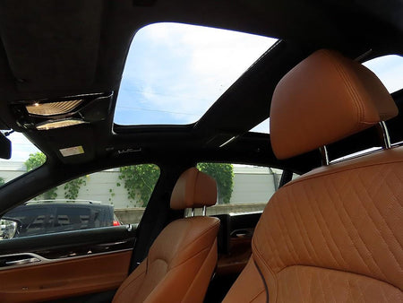 BMW 7-Series — photo 16