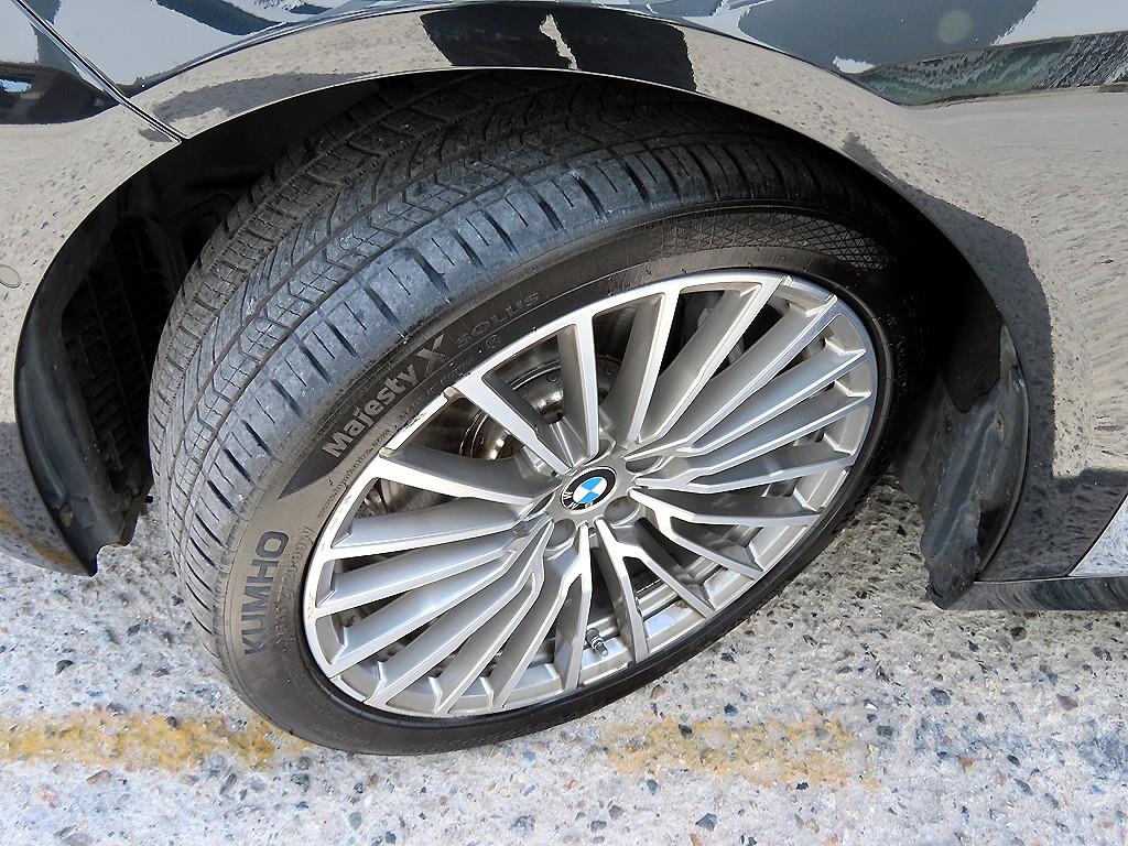 BMW 7-Series — photo 20