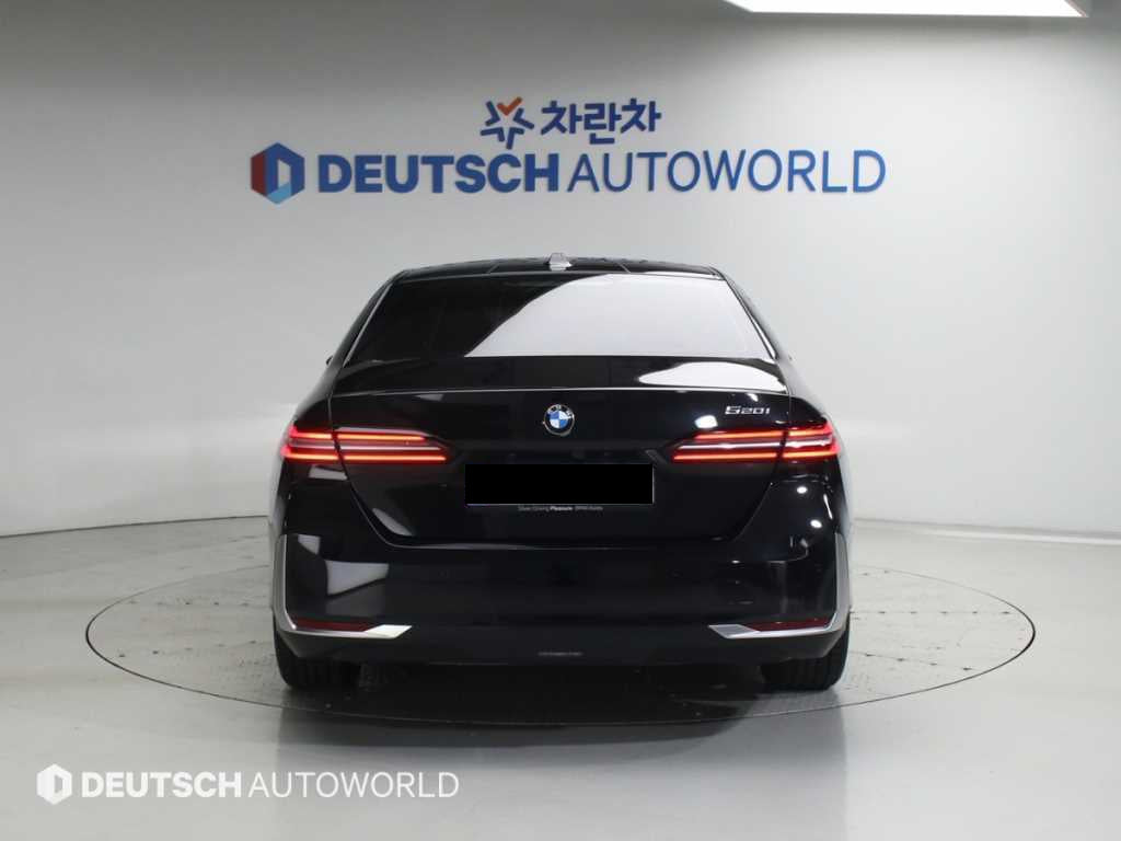 BMW 5-Series — photo 04