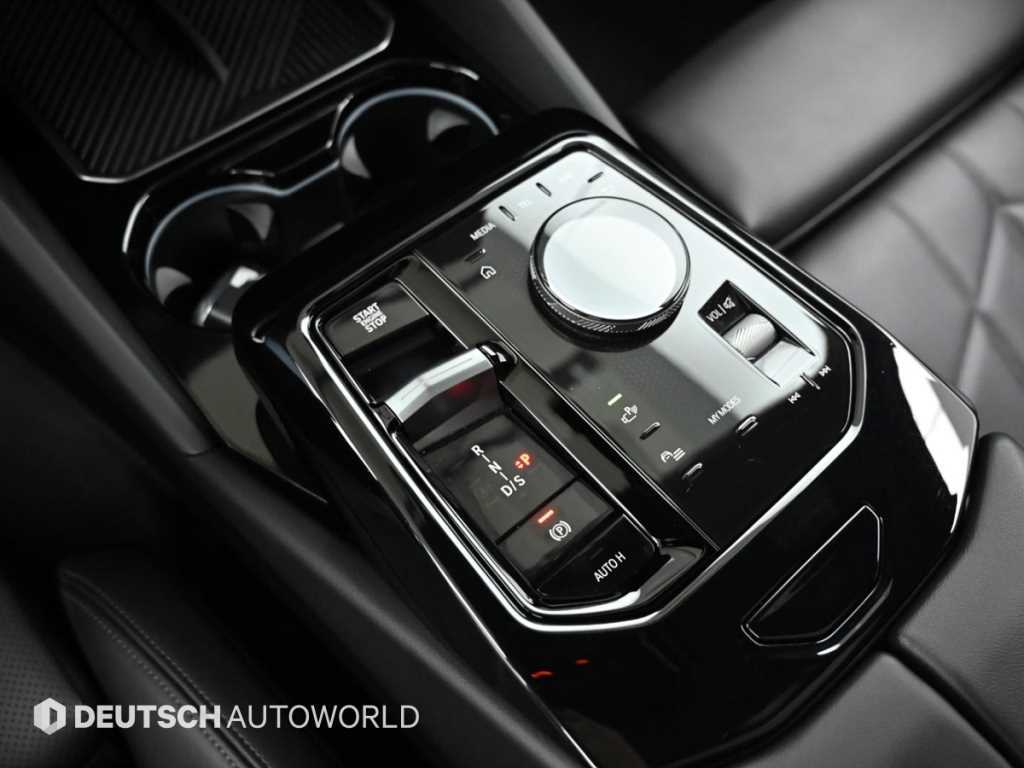 BMW 5-Series — photo 09