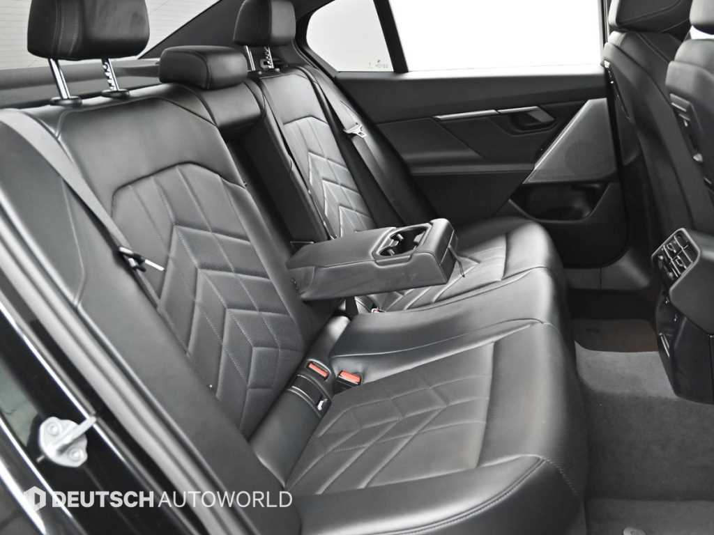 BMW 5-Series — photo 12