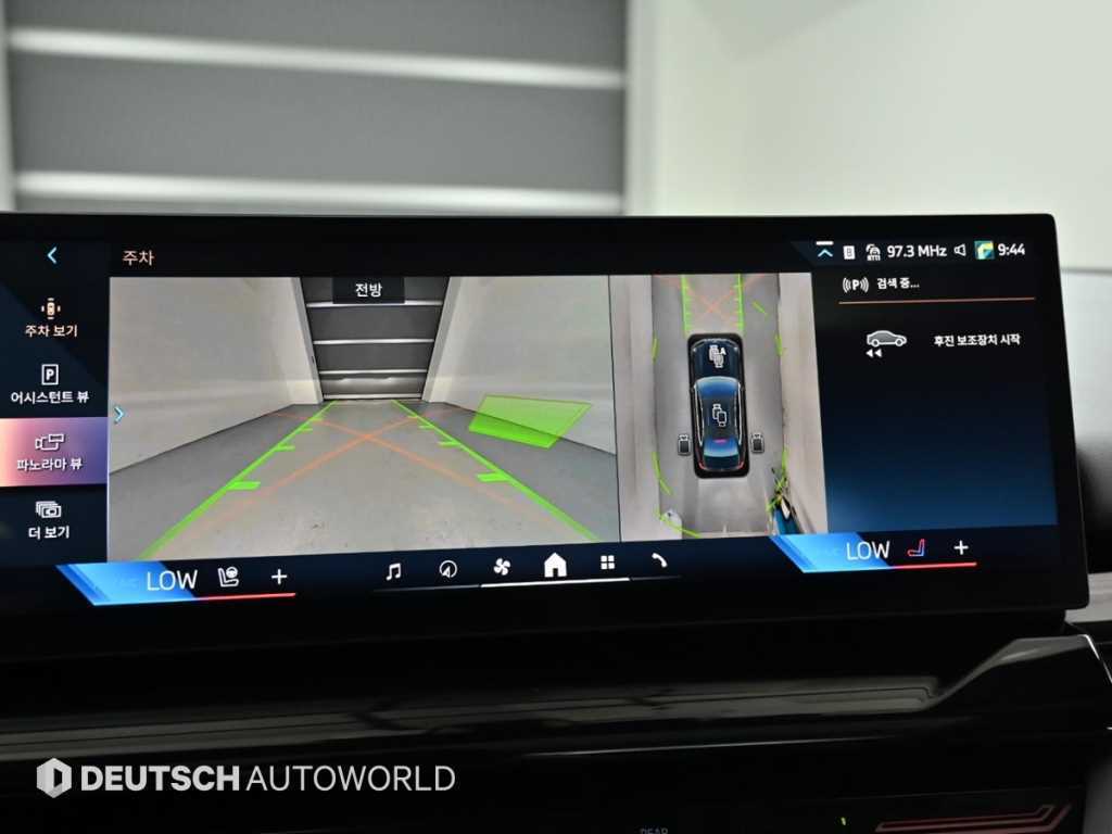 BMW 5-Series — photo 15
