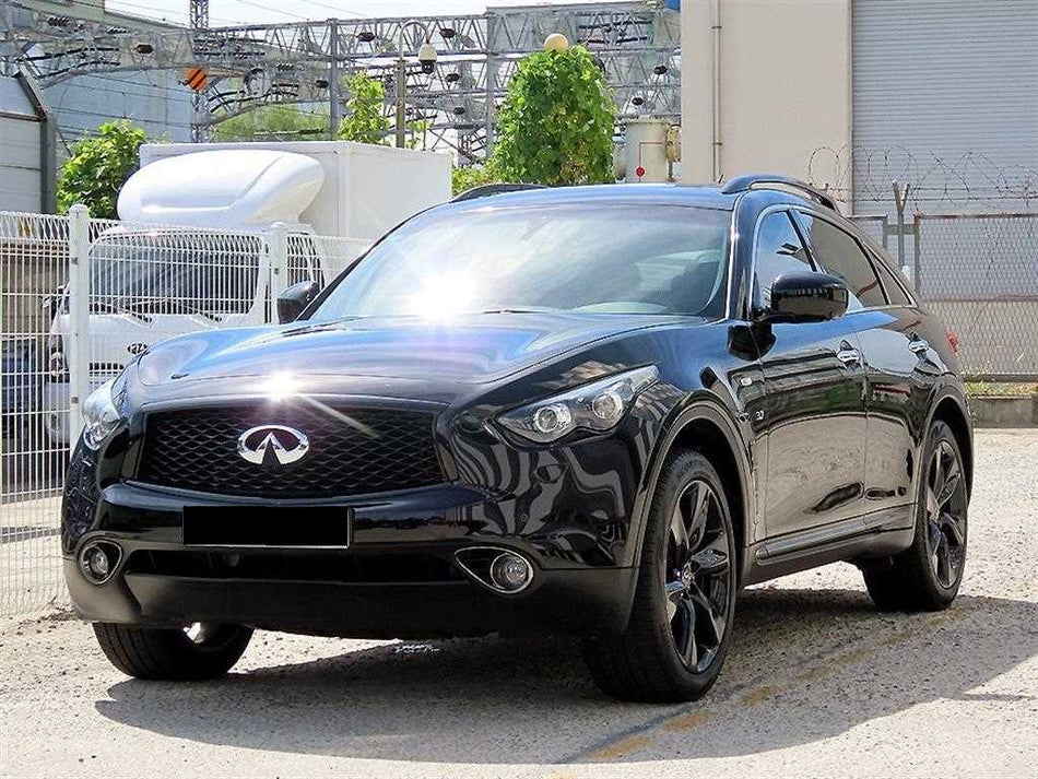 Infiniti QX70 — photo 02