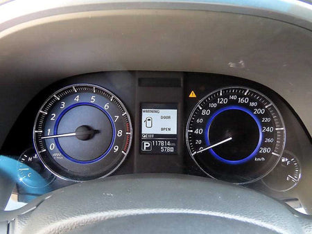 Infiniti QX70 — photo 09