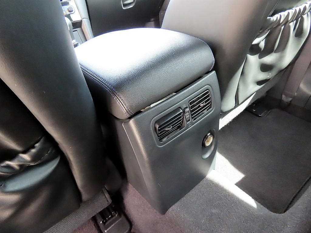 Infiniti QX70 — photo 14
