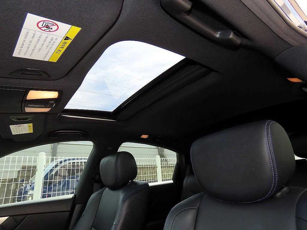 Infiniti QX70 — photo 16