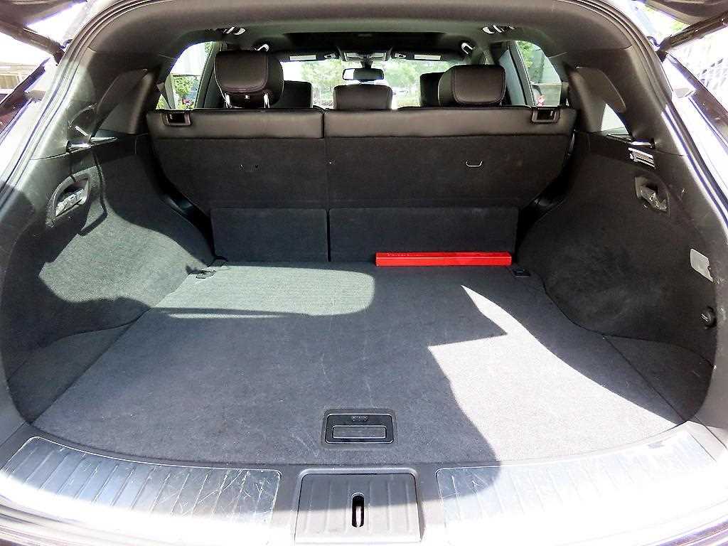 Infiniti QX70 — photo 17