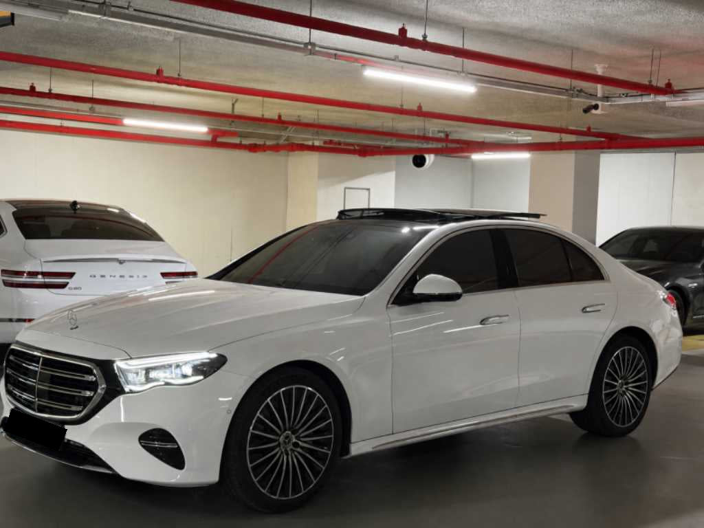 Mercedes-Benz E-Class — photo 01