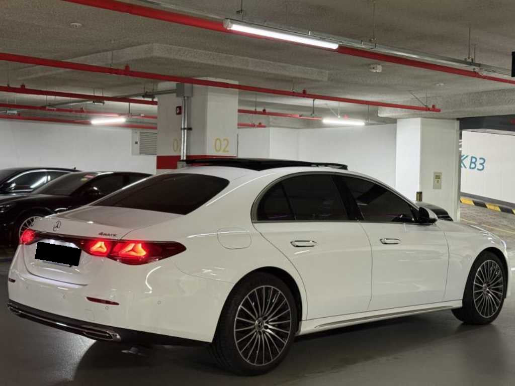 Mercedes-Benz E-Class — photo 02