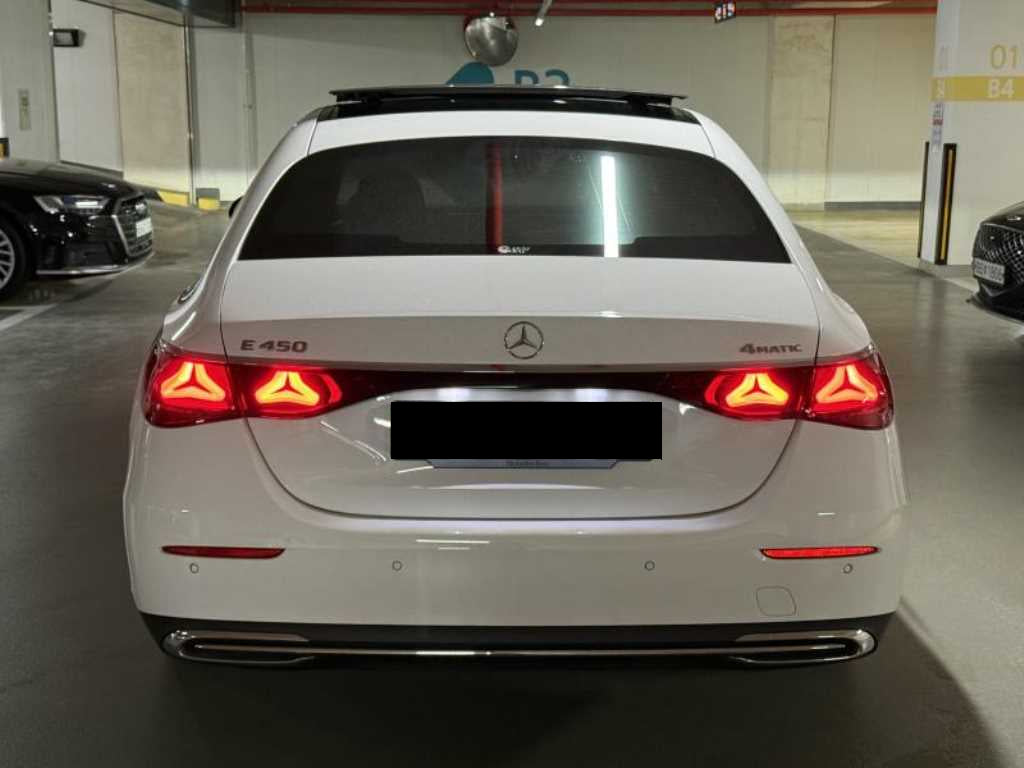 Mercedes-Benz E-Class — photo 04