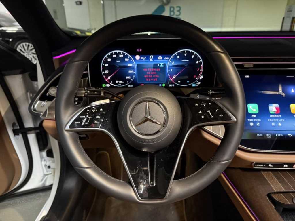 Mercedes-Benz E-Class — photo 11