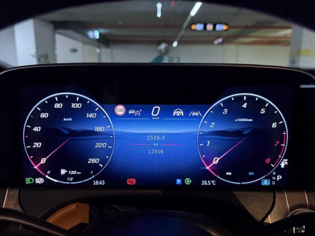 Mercedes-Benz E-Class — photo 12