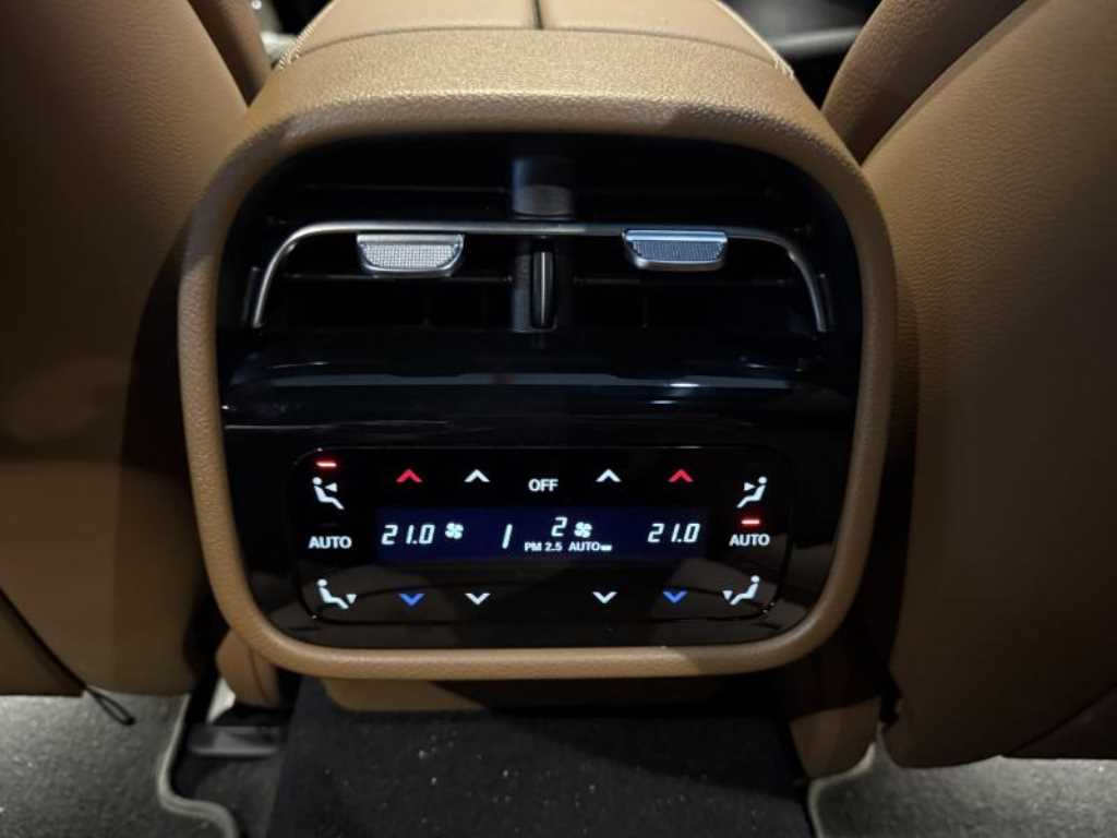 Mercedes-Benz E-Class — photo 17